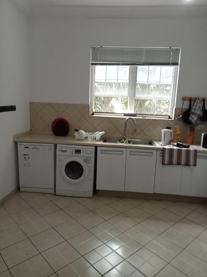 Tricia'S Place - One Family At A Time Apartment Accra Luaran gambar
